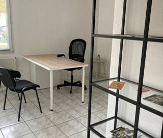 Bureau privé 13 m² 2 postes Coworking Rue de Huningue Saint-Louis 68300 - photo 1
